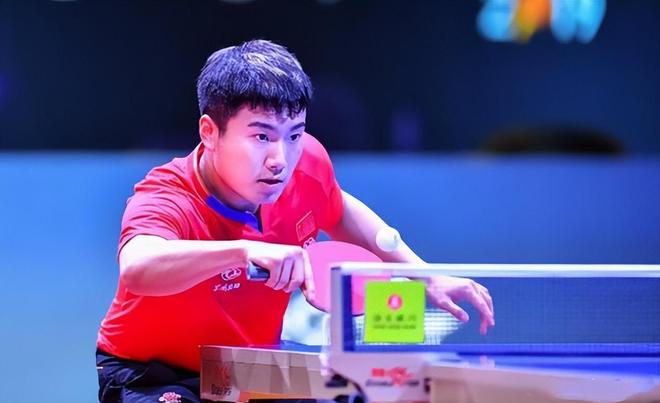 两人在场上 两人在场上